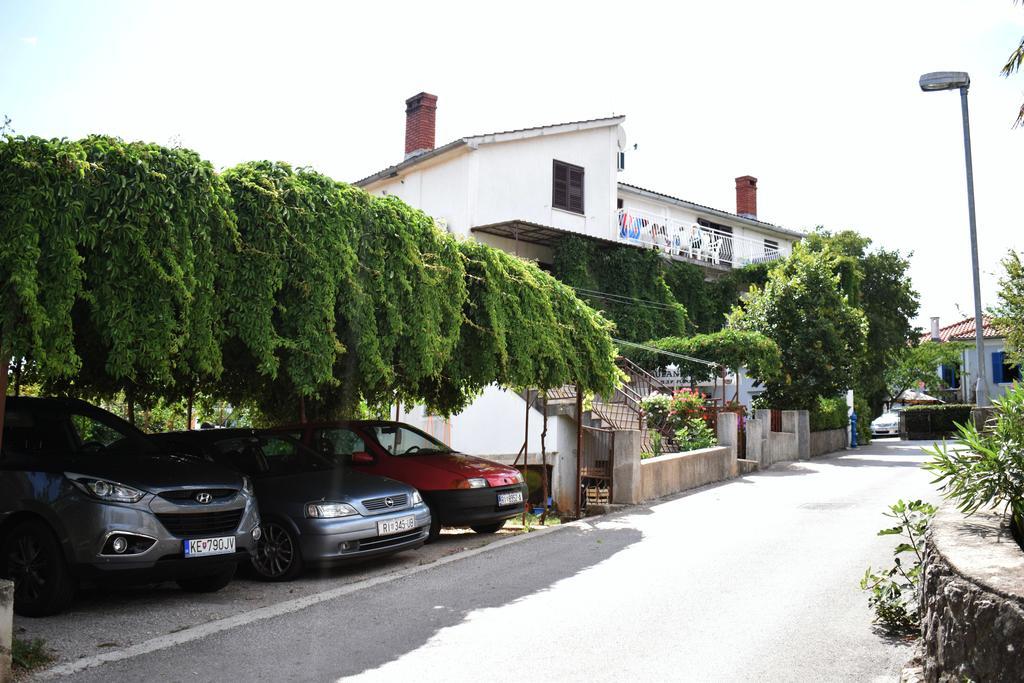 Apartments Maestral Malinska Exterior foto